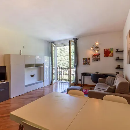 Gorgeous In Apartment *